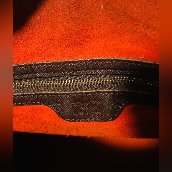 LOUIS VUITTON Marais Damier Ebene 
Bucket Shoulder PM /Tote Bag - Picture 7 of 14